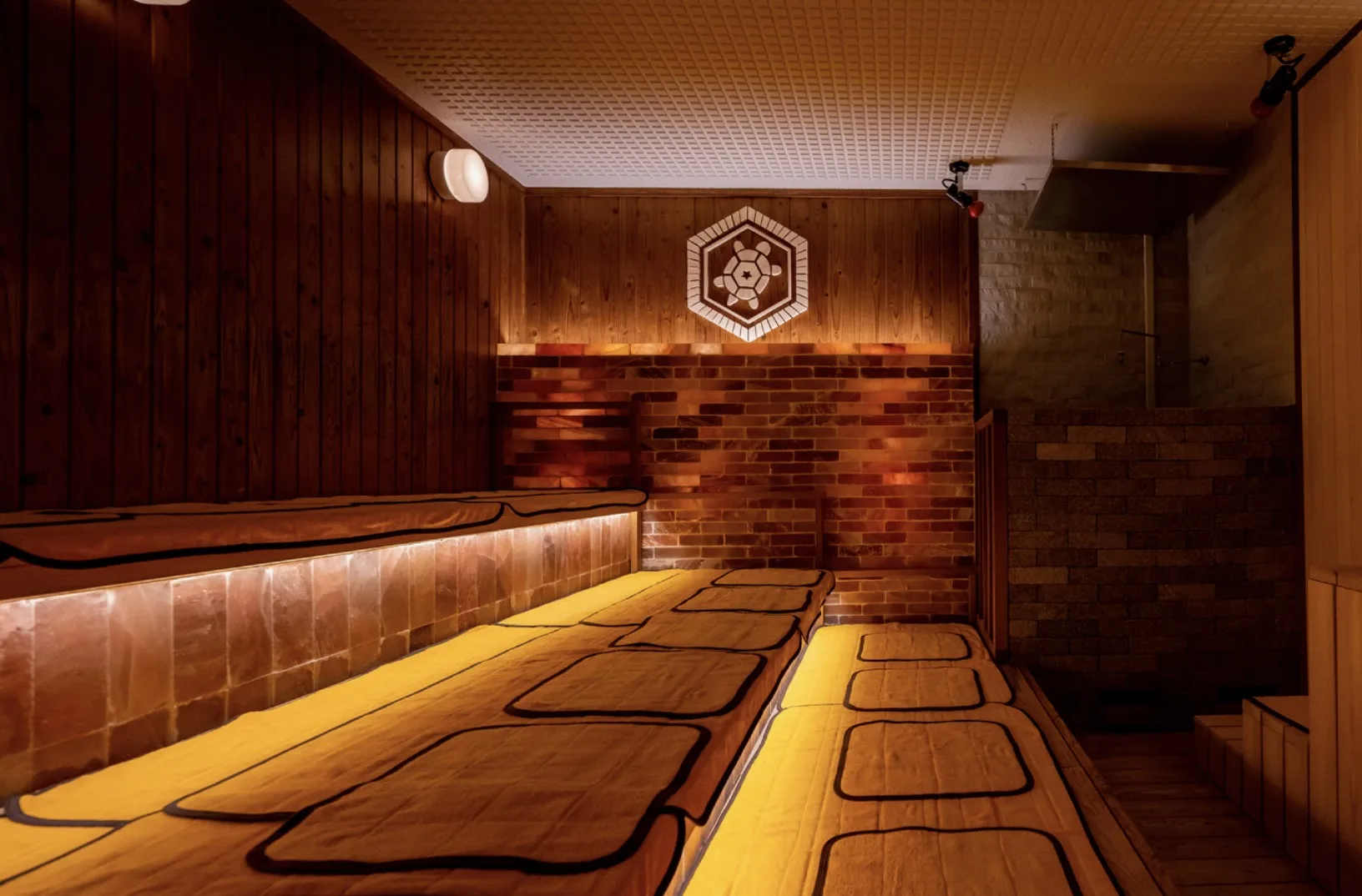 生姜サウナ「金の亀」